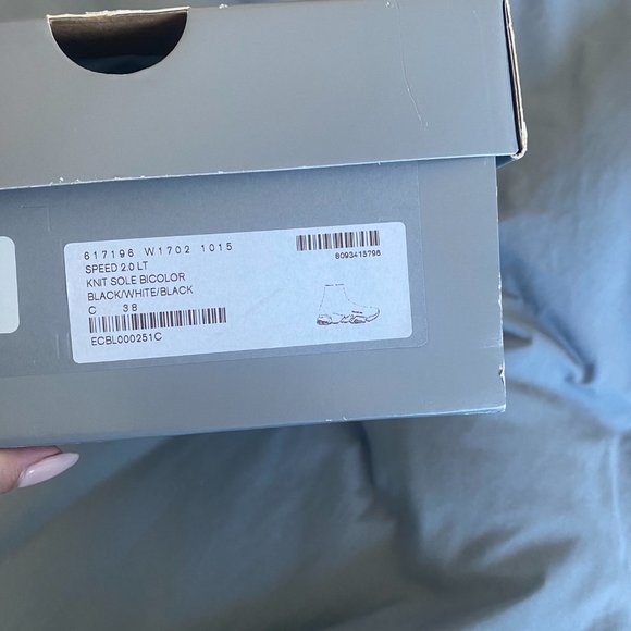 Worn Once! WOMEN'S SPEED 2.0 RECYCLED KNIT SNEAKER BICOLOR SOLE IN BLACK/WHITE - Picture 9 of 13